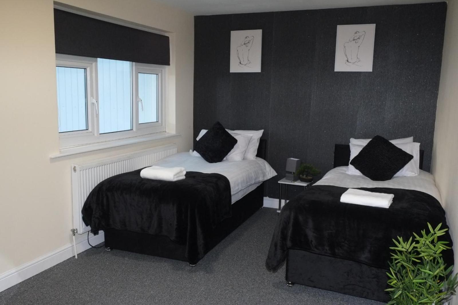 Lausory King Bed Living Your Luxe Home Away نوتينغهام المظهر الخارجي الصورة